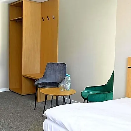 Parrot Hotel 2*