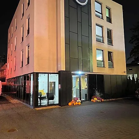 Parrot Hotel 2*